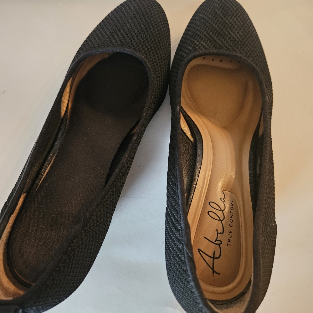 Abella Women's Black Comfort Flats